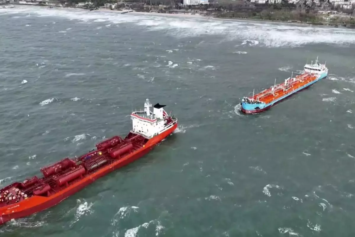 Marmara\'da 2 tankerden acil durum çağrısı! Kurtarma ekipleri sevk edildi