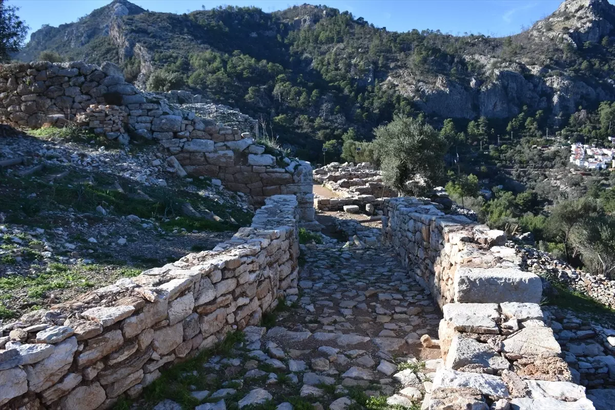 Marmaris\'te İştar Figürlü Kolye Bulundu