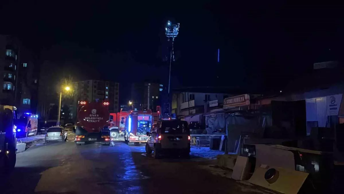 Sivas\'ta Mobilya İmalathanesinde Yangın