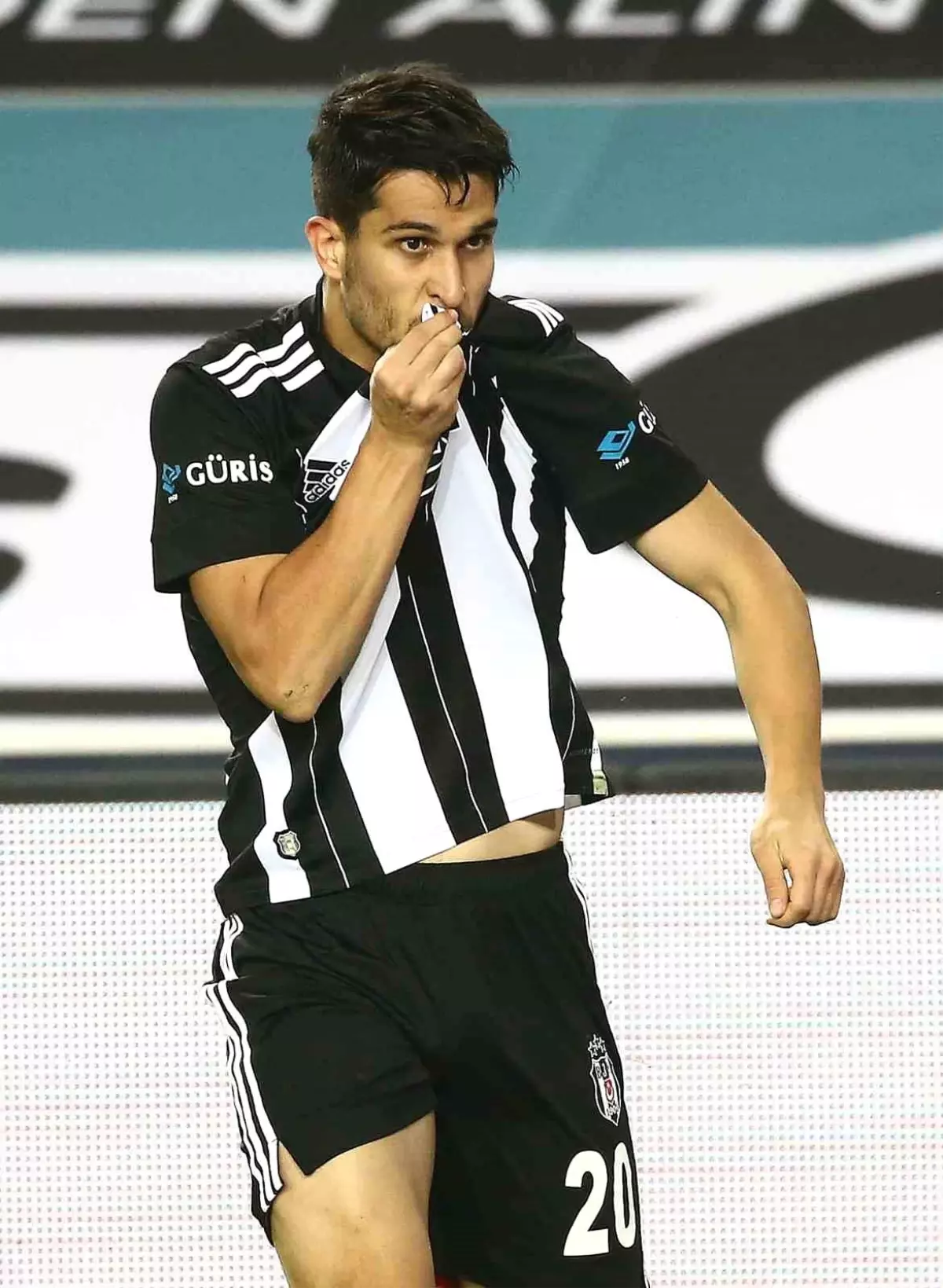 Necip Uysal\'dan Veda Mesajı