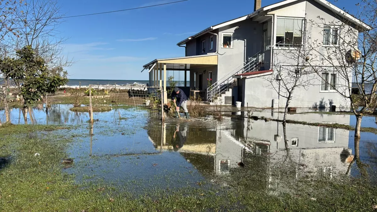Ordu\'da Şiddetli Fırtına: 5 Metre Dalgalar