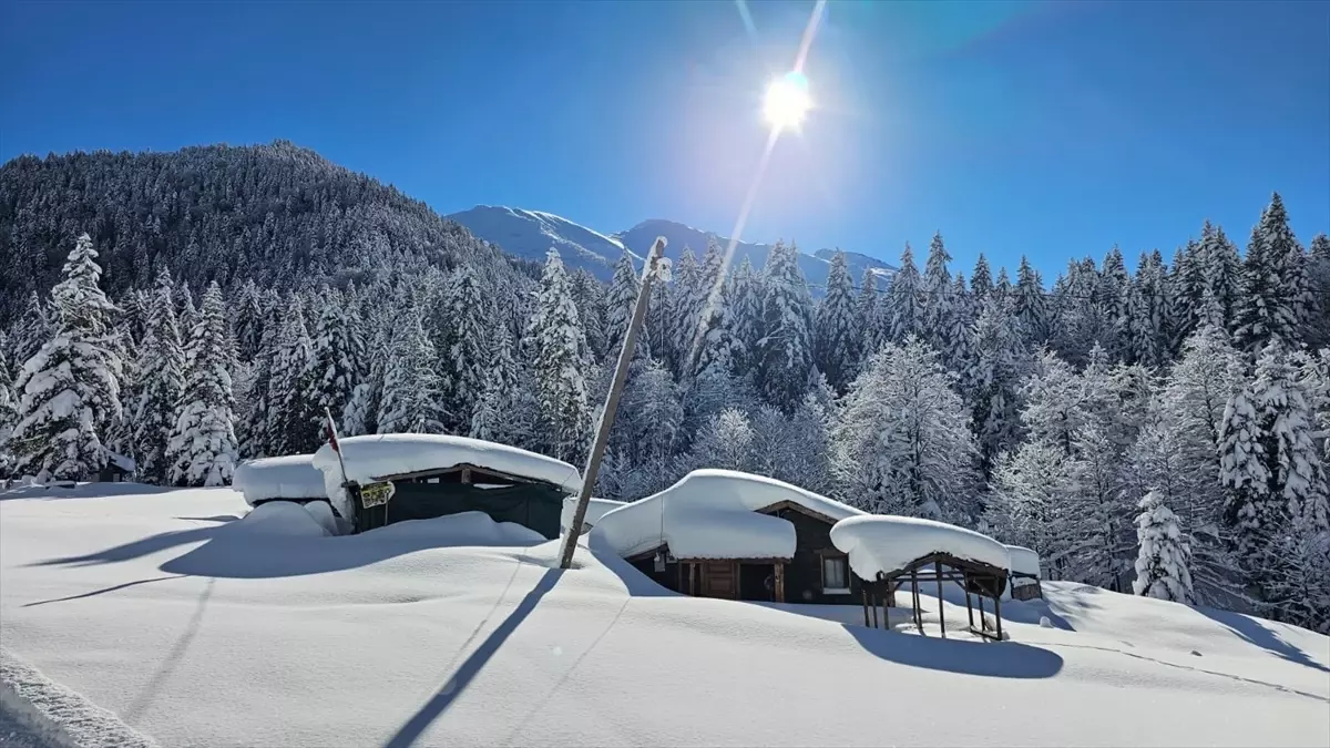 Kaçkar Dağları\'na Kar Yağdı