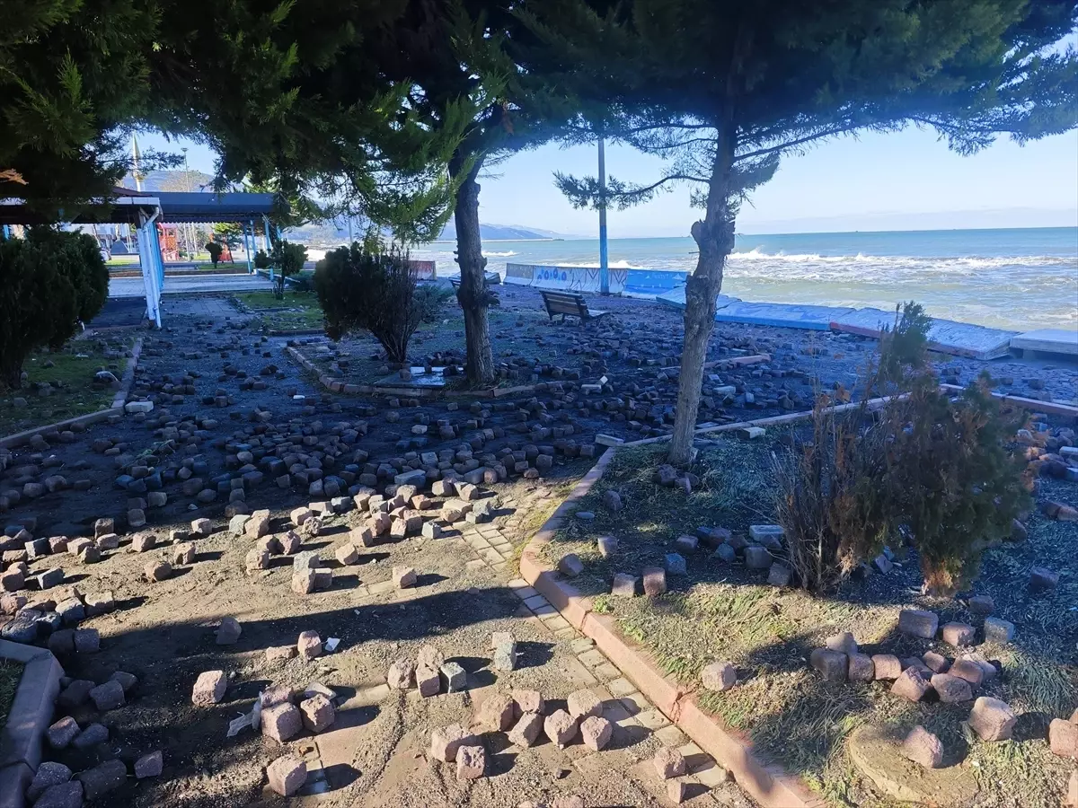 Samsun\'da Fırtına Kıyı Erozyonuna Neden Oldu
