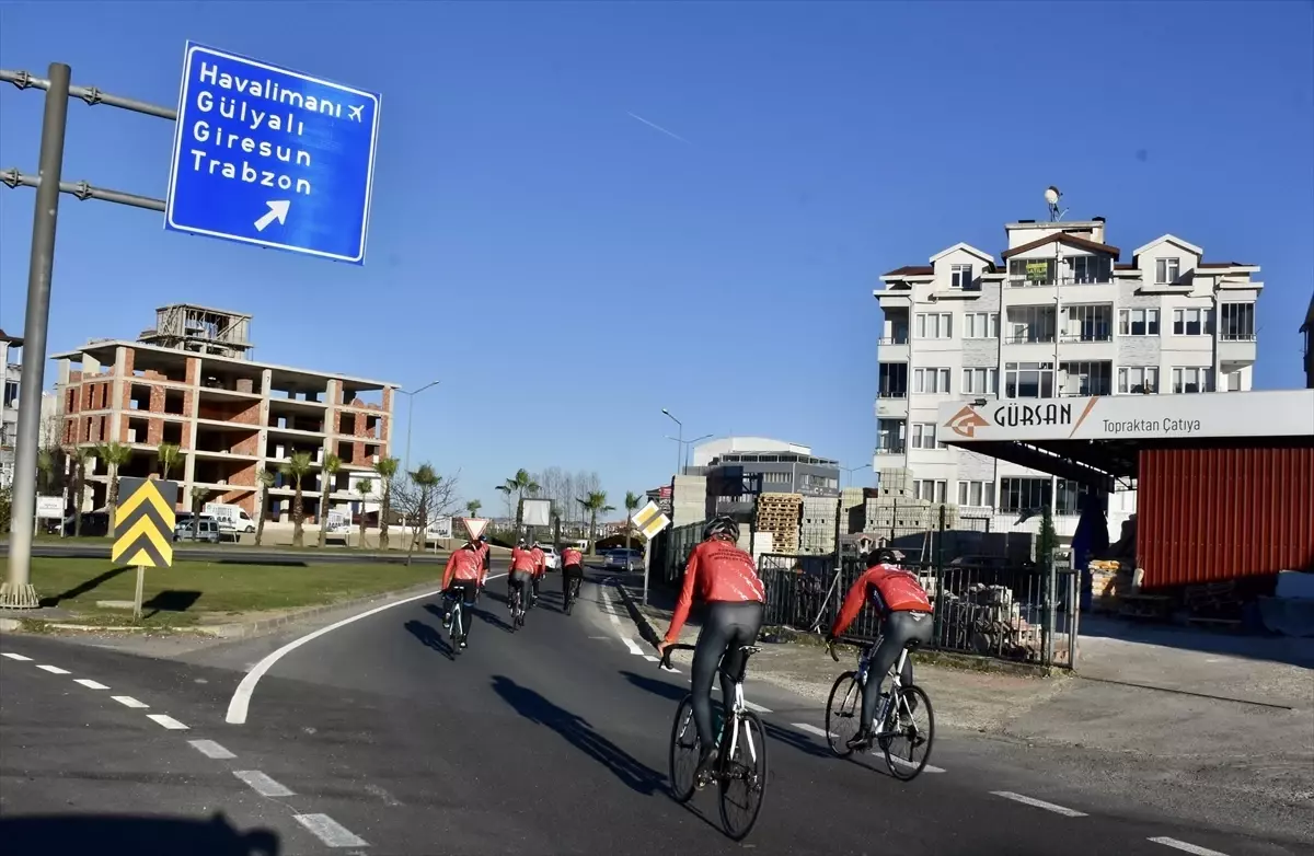 Sarıkamış şehitlerini anmak için İstanbul\'dan yola çıkan bisikletliler Giresun\'da