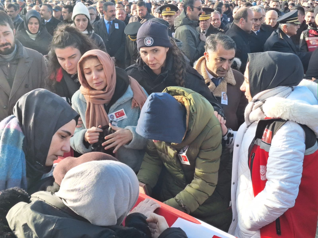 Şehit polis Yasin Koçyiğit'e yürek burkan veda, 'kuzum' diyerek uğurladı