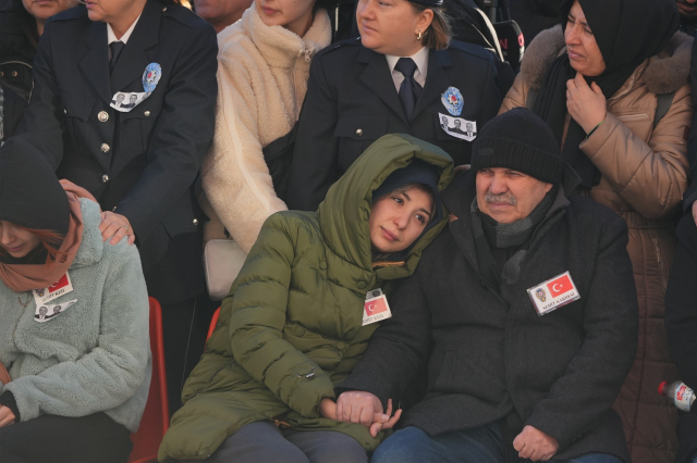 Şehit polisler için düzenlenen törende gözyaşları sel oldu! Geride 7 evlat kaldı