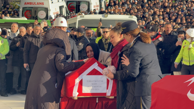 Şehit polisler için düzenlenen törende gözyaşları sel oldu! Geride 7 evlat kaldı