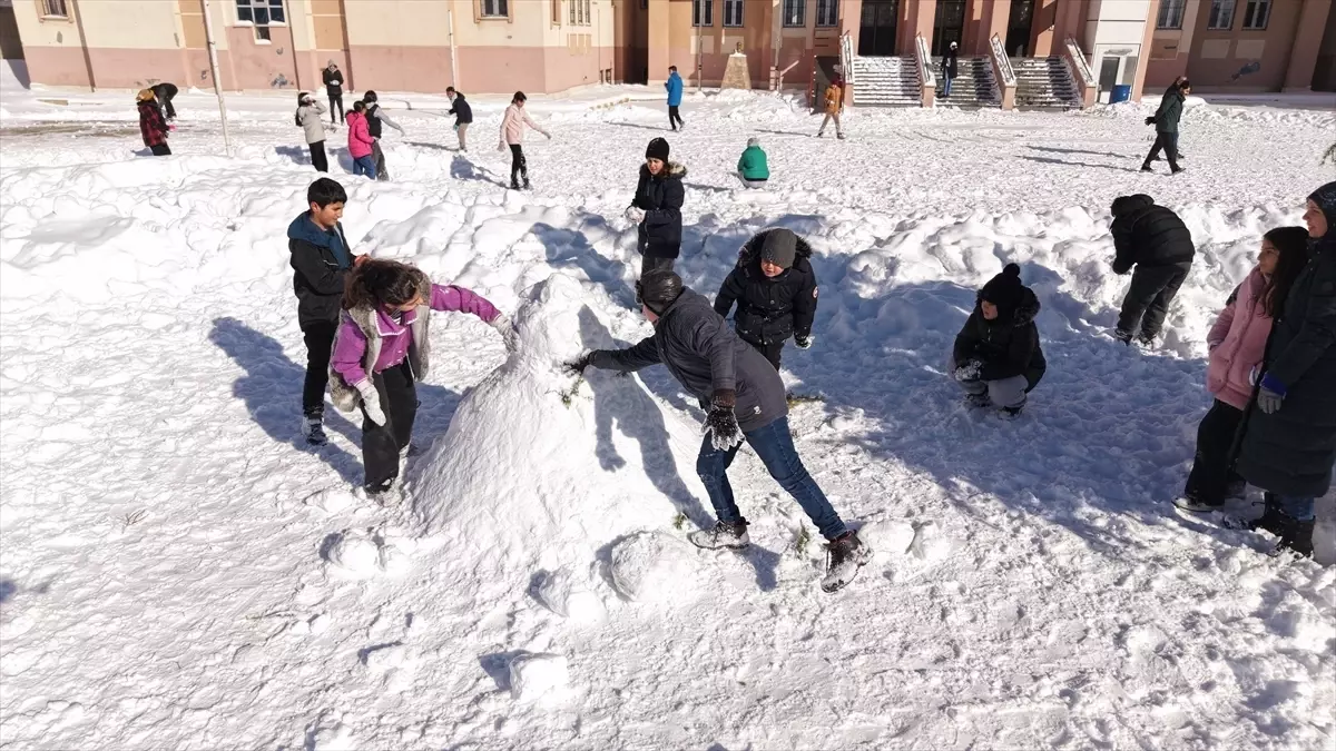 Erciş\'te Kar Eğlencesi