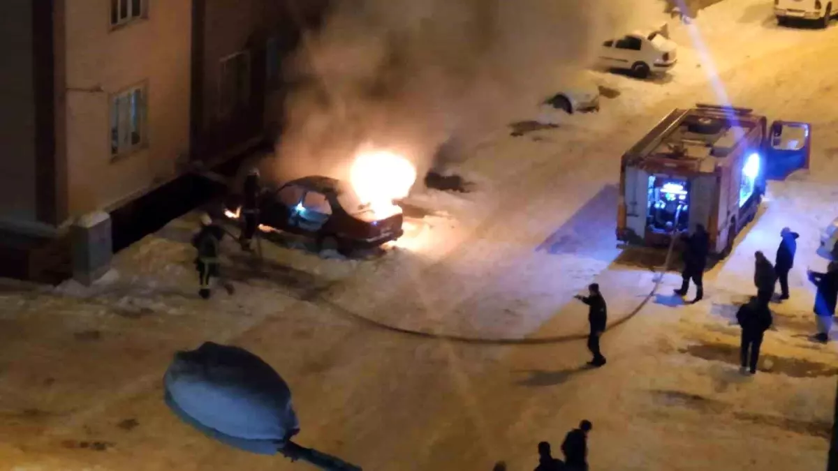 Van\'da Park Halindeki Araç Yandı