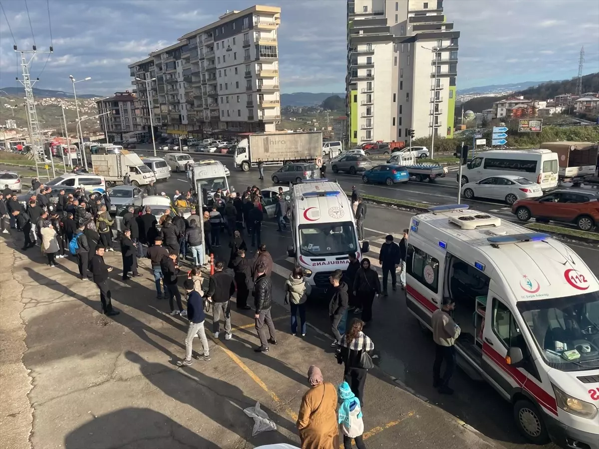 Ereğli\'de Otomobil Çarpışması: 7 Yaralı