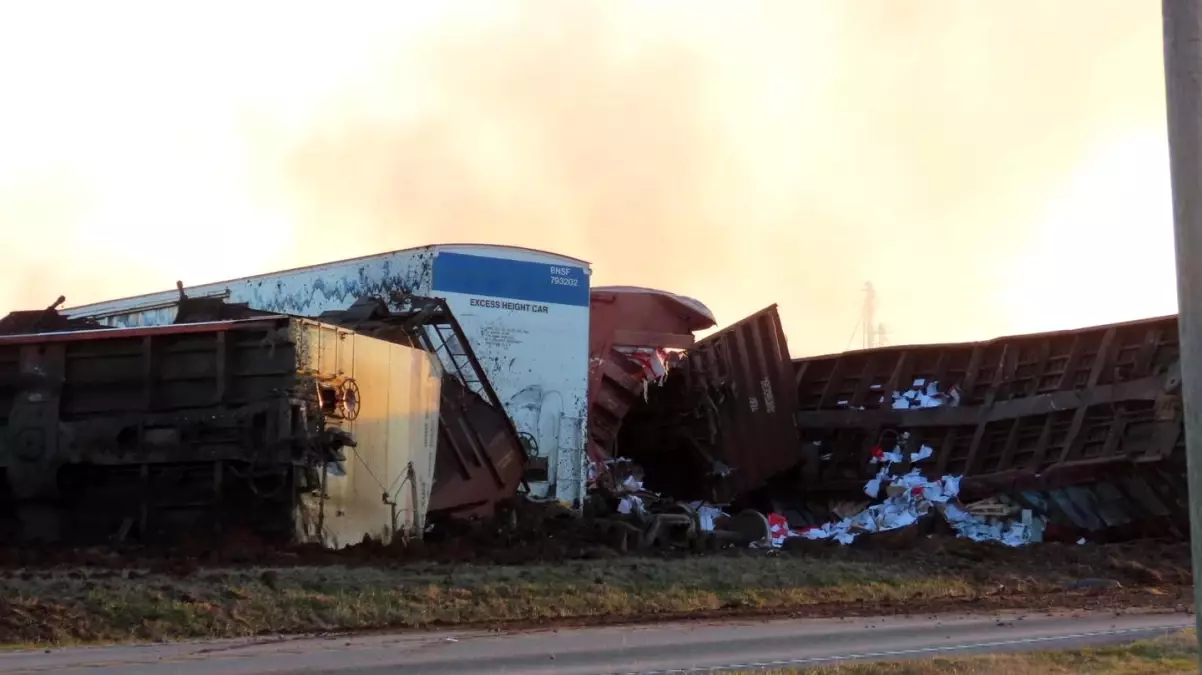 Kentucky\'de Kükürt Yükleyen Tren Kazası