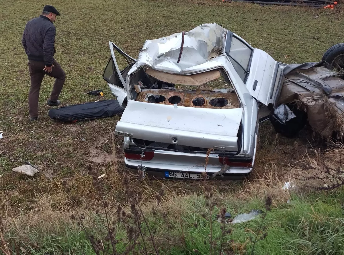 Tokat\'ta Kaza: Otomobil İkiye Bölündü