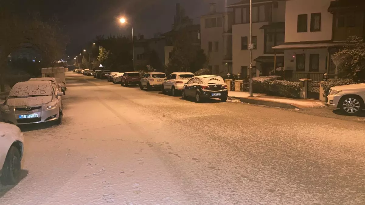 Ankara\'da Kar Yağışı Etkili Oldu