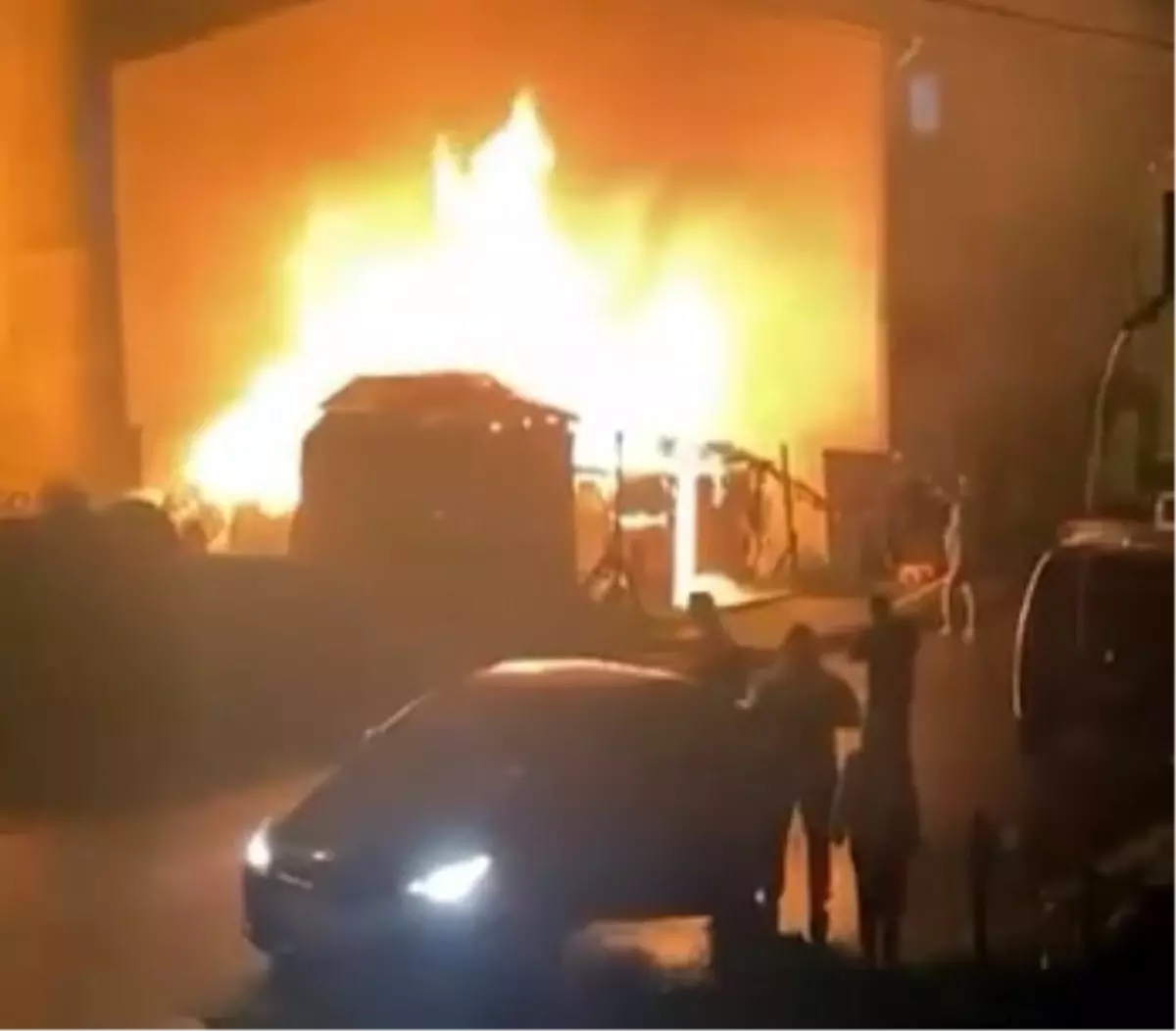 Avcılar\'da Kömürlük Yangını Korku Yarattı