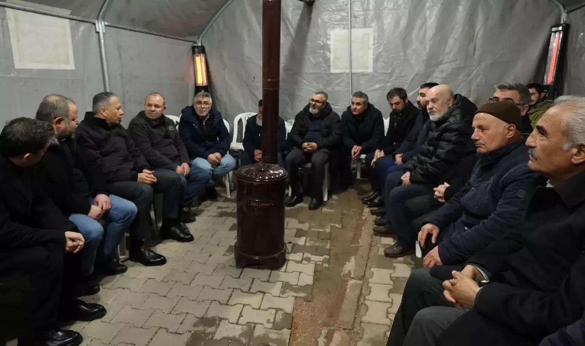 İçişleri Bakanı Yerlikaya, Şehit Polisin Ailesini Ziyaret Etti