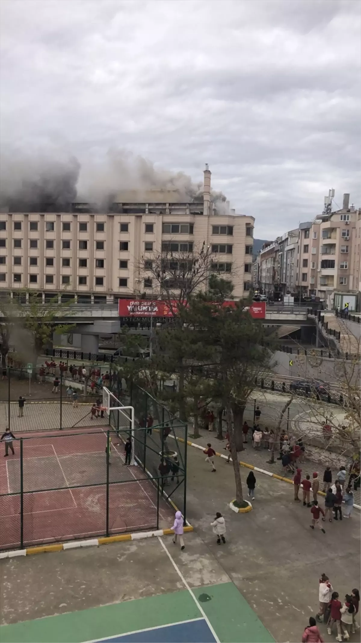 Balıkesir\'de Yangın: Otel Tadilatında Çıktı