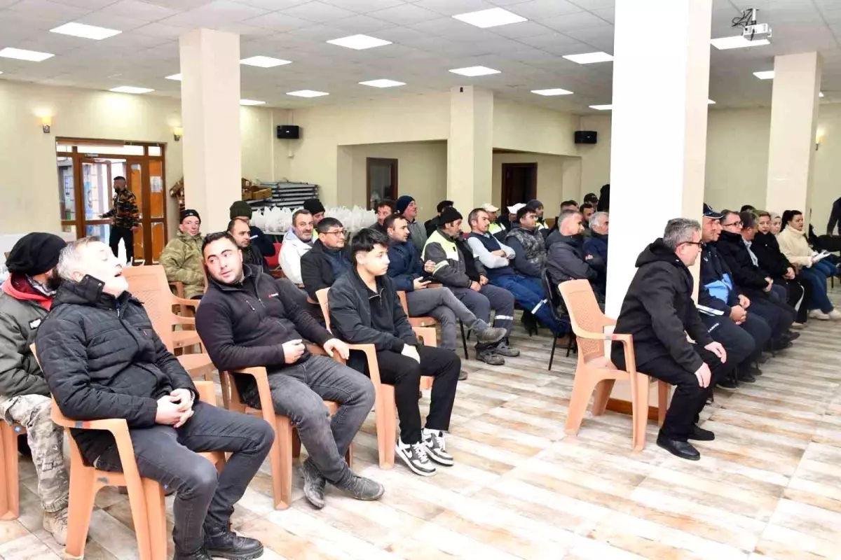 Başkan Karabacak\'tan personele yeni yıl kutlaması ve yılbaşı hediyesi