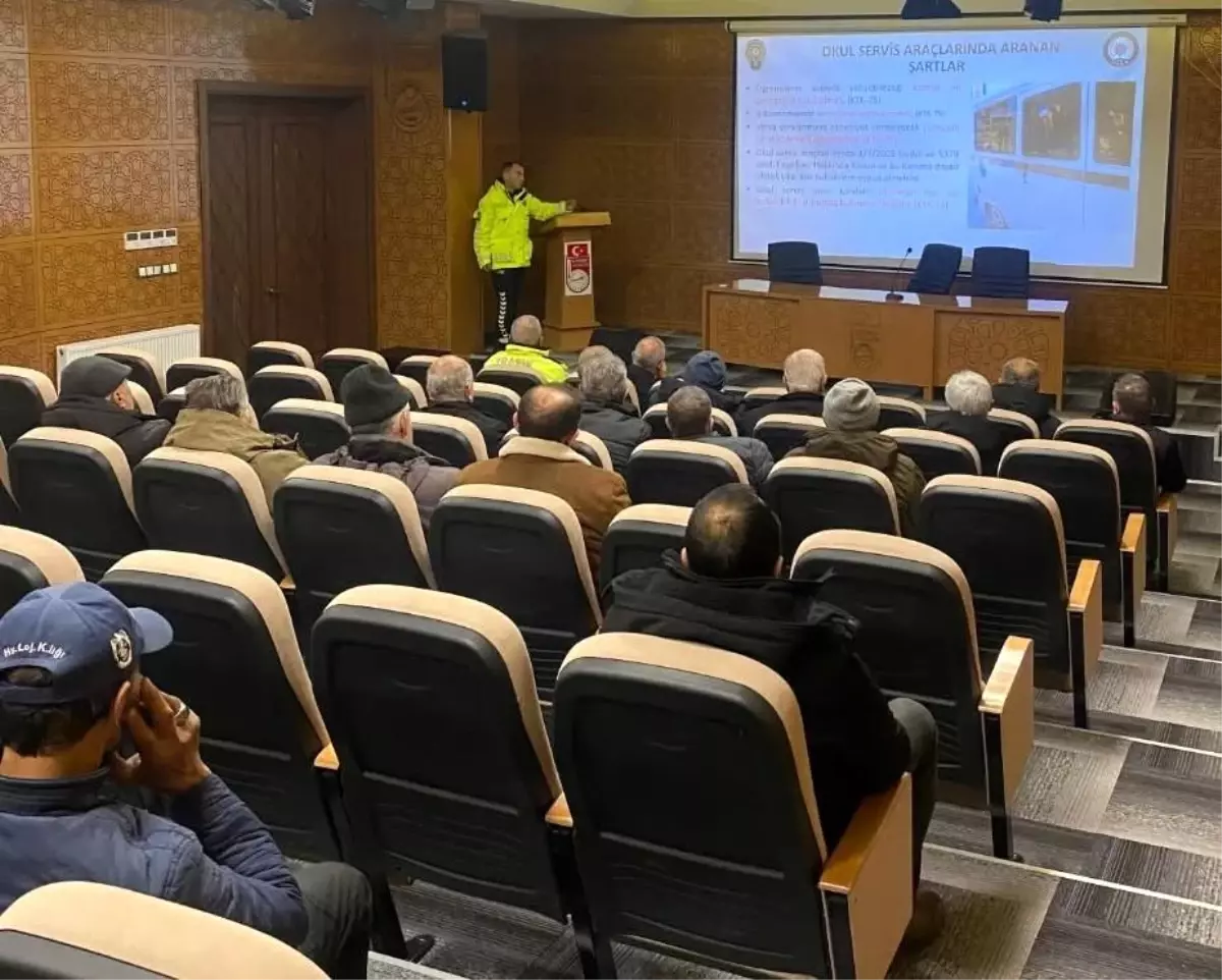 Bayburt\'ta Servis Sürücülerine Trafik Eğitimi