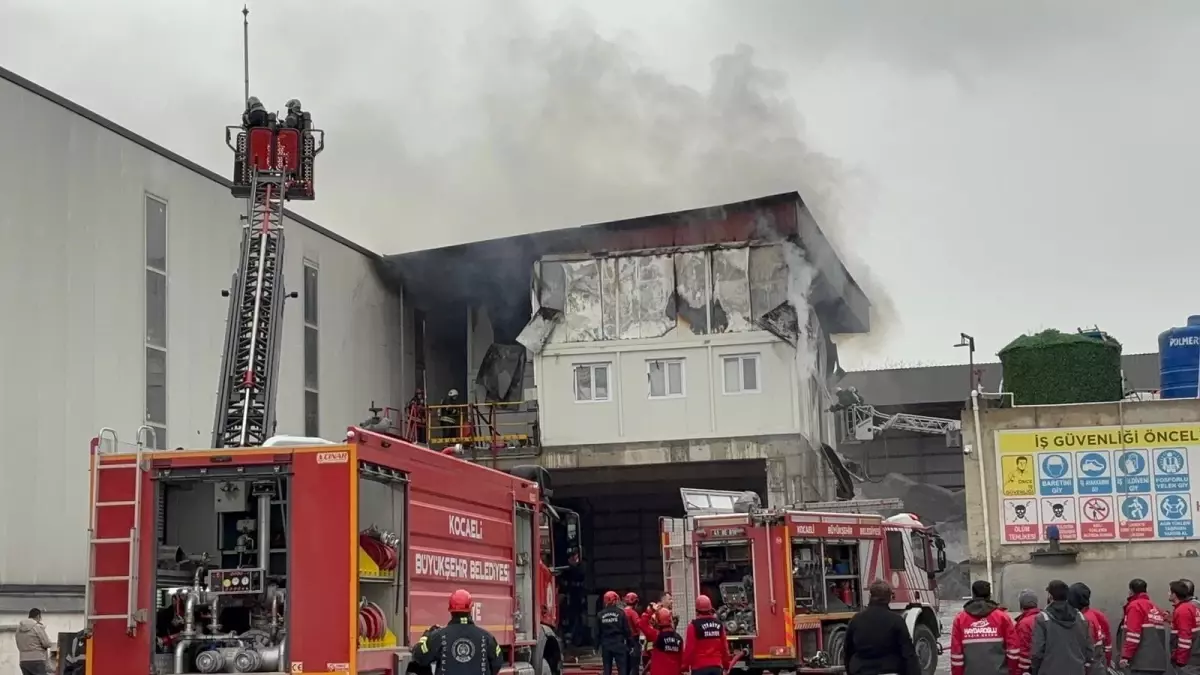 Başiskele\'de Beton Santralinde Yangın