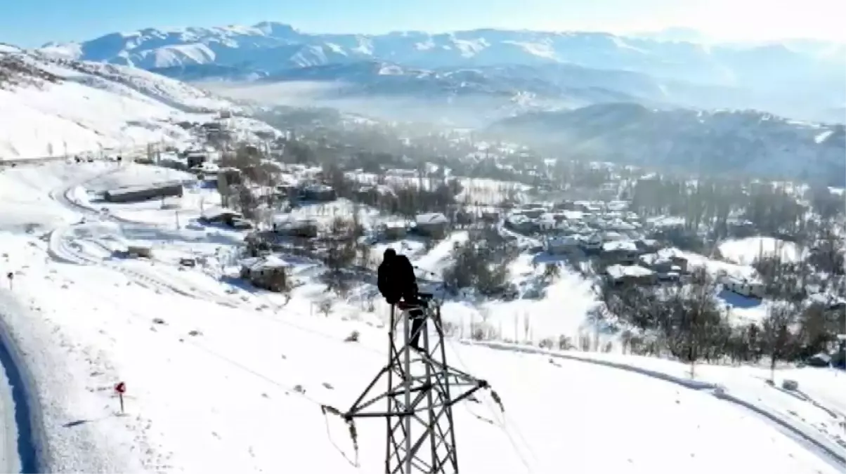 Hizan\'da Kışa Rağmen Elektrik Arıza Çalışmaları