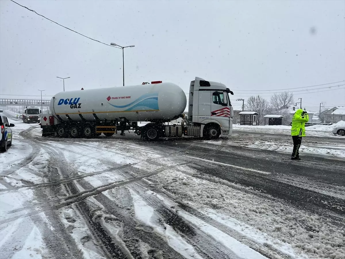 D-100\'de Kar Nedeniyle Ağır Araçlara Yasak