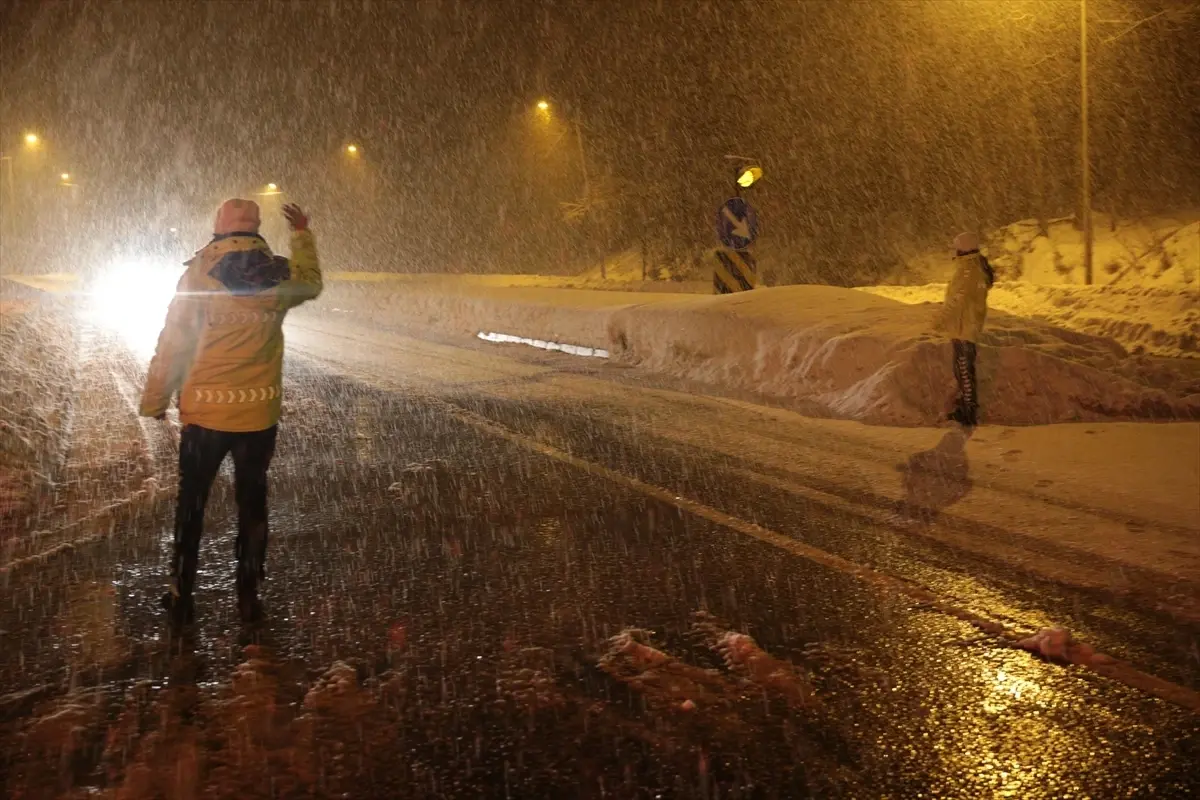 Bolu Dağı\'nda Yoğun Kar Yağışı