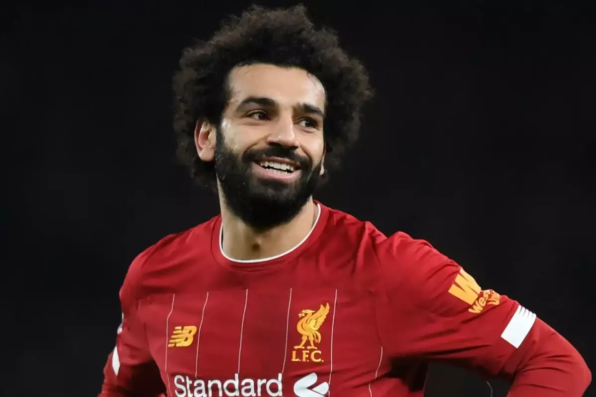 Çılgın teklif! Milli yıldızımız Mohamed Salah\'ın tahtına oturuyor