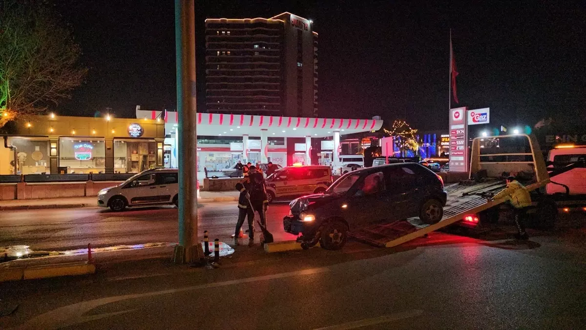 Çorum\'da Trafik Kazası: Sürücü Yaralandı