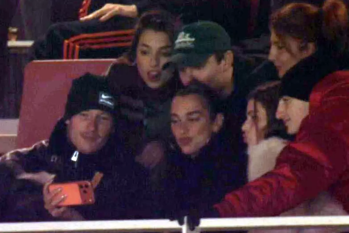 Dua Lipa, gittiği maça damga vurdu 