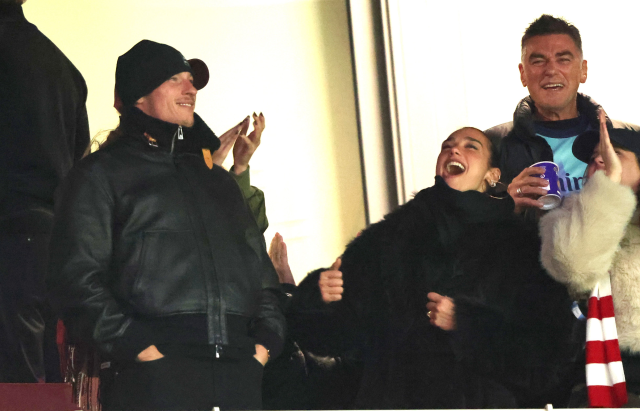 Dua Lipa, gittiği maça damga vurdu