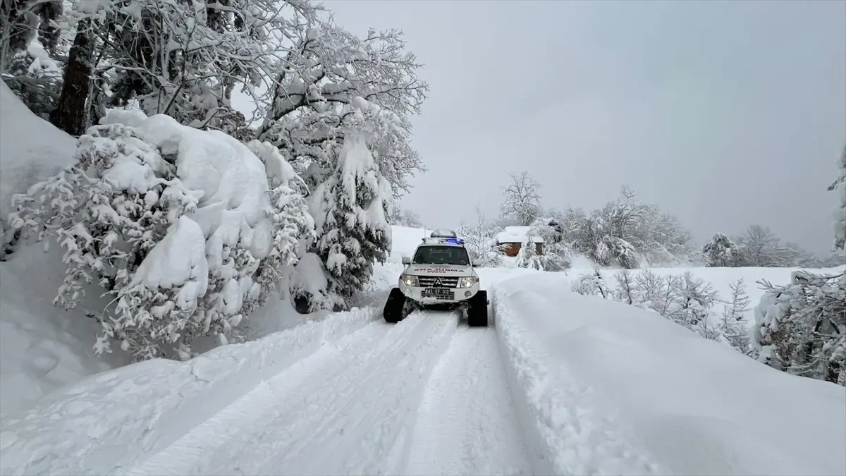 Düzce\'de Yatalak Hastaya Paletli Ambulansla Müdahale