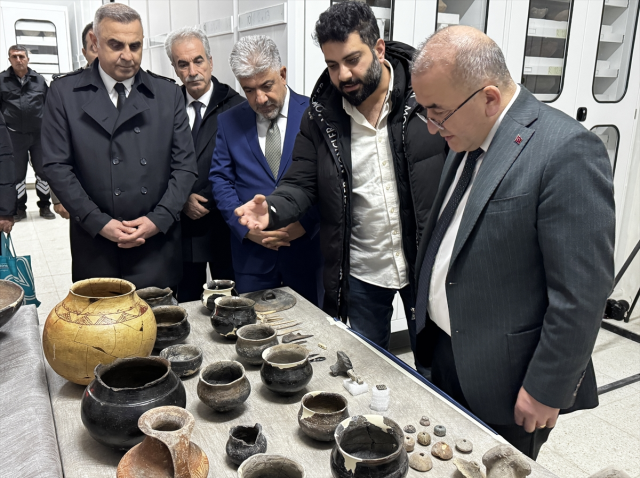 Elazığ'da 7 bin 500 yıllık olduğu değerlendirilen taş mühür gün yüzüne çıkarıldı