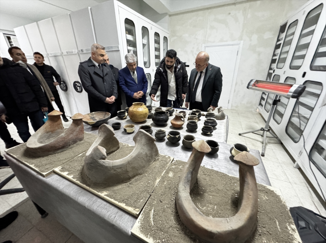 Elazığ'da 7 bin 500 yıllık olduğu değerlendirilen taş mühür gün yüzüne çıkarıldı