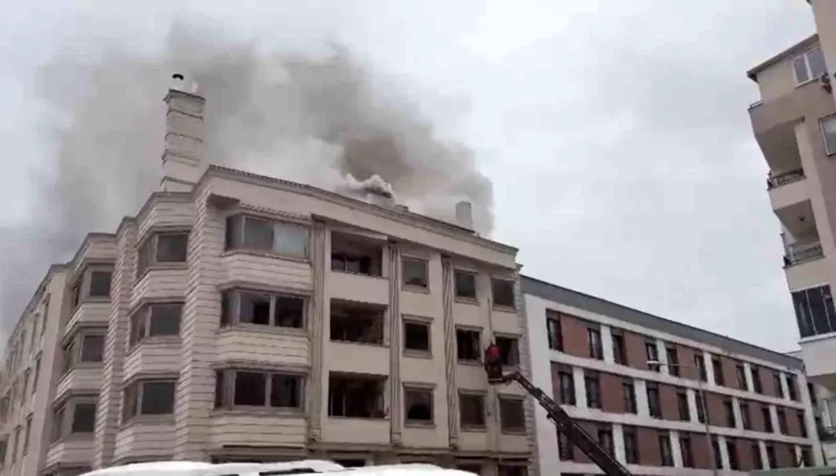 Balıkesir\'de Otelde Yangın Paniği