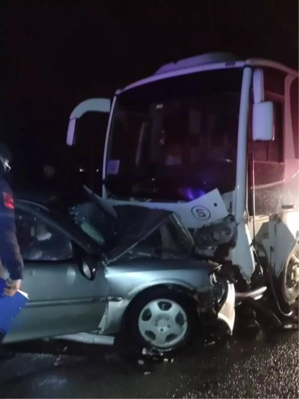 Gönen\'de Trafik Kazası: 1 Ölü, 8 Yaralı