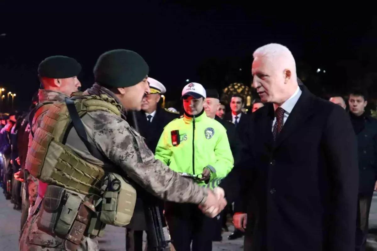 İstanbul Valisi Gül: "Hemşehrilerimizin huzur içinde yeni yıla girmesi için bütün tedbirleri aldık"