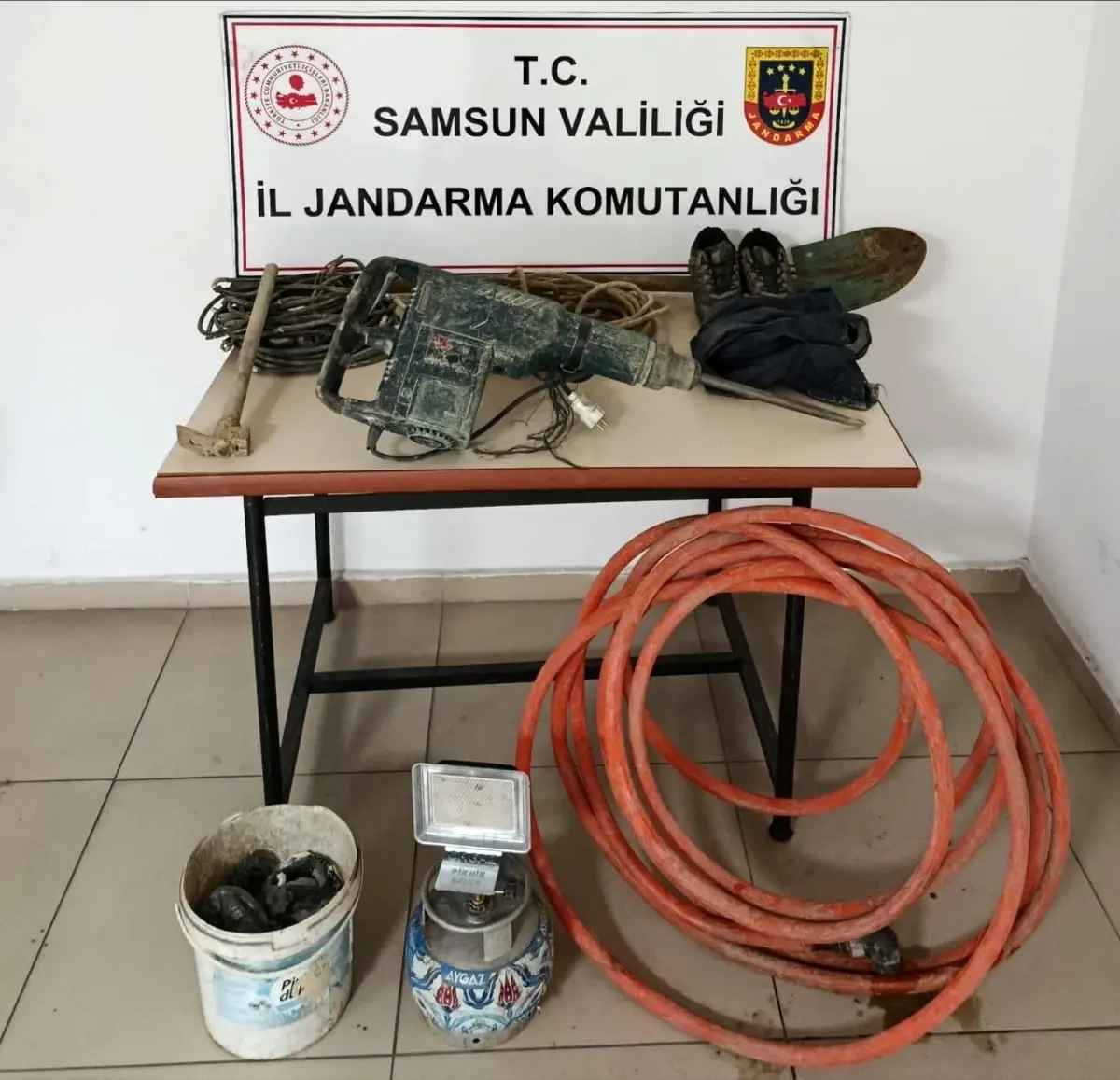 Samsun\'da İzinsiz Kazı Yapan 3 Kişi Yakalandı