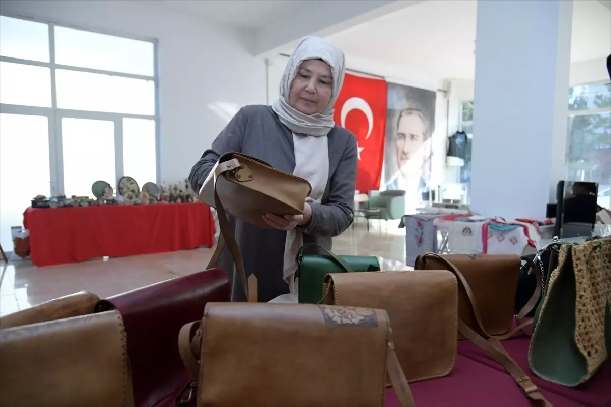 Kahramankazan\'da Yılbaşı Çarşısı