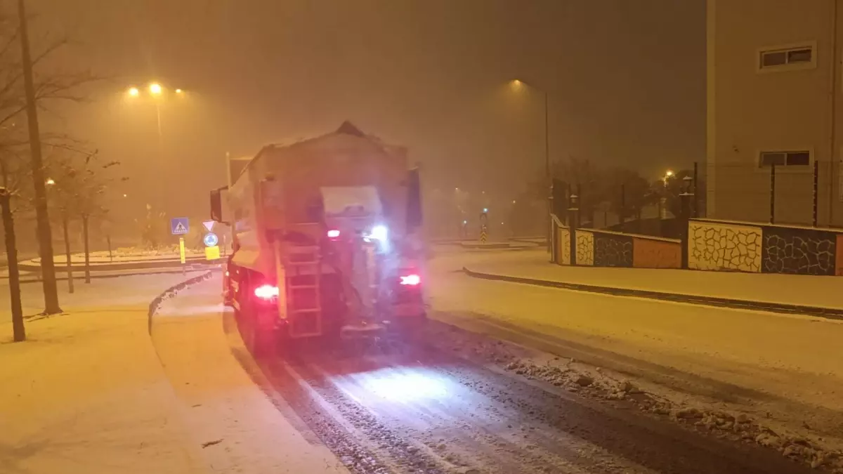 Kahramanmaraş\'ta Kar Yağışı: 285 Köy Yolu Kapandı
