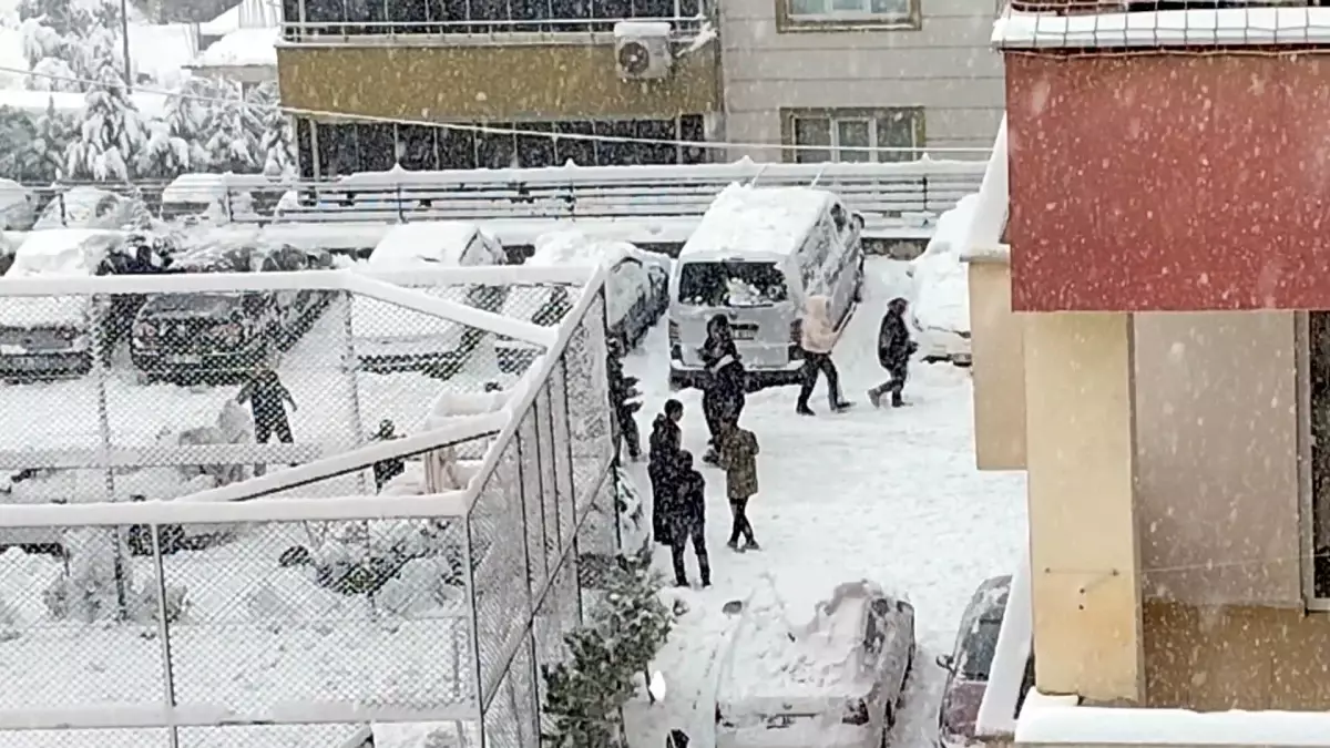 Kahramanmaraş\'ta Kar Eğlencesi