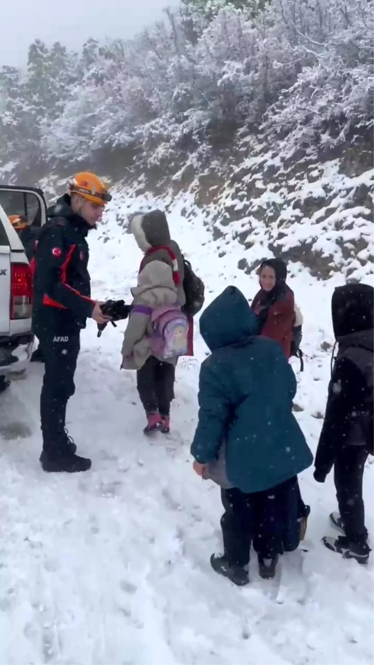 Amasya\'da Öğrenci Servisi Mahsur Kaldı