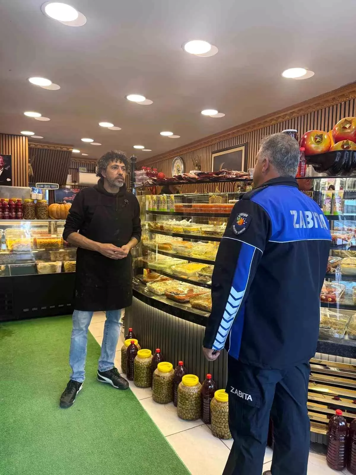 Kemer\'de zabıtadan yeni yıl öncesi denetim