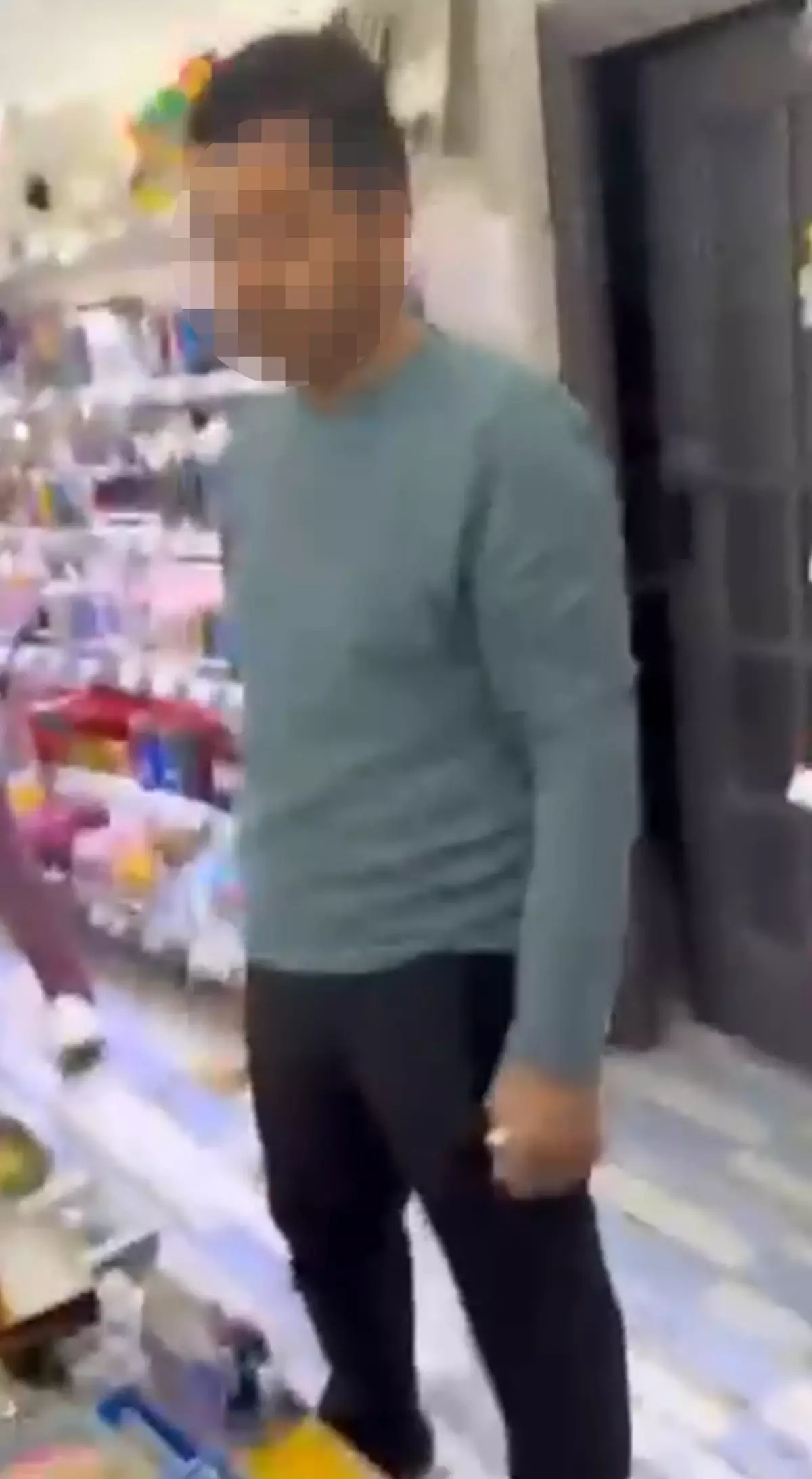 Burdur\'da Kızın Fotoğrafını Çeken Şüpheliye Tepki