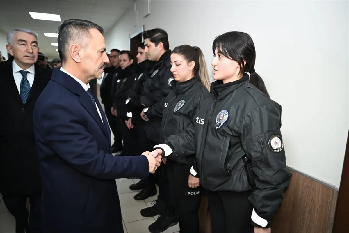 Valiler, Güvenlik Güçlerini Ziyaret Etti