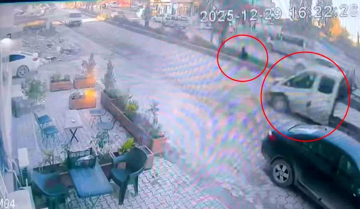 Hatay\'da Çocuk Ölümden Döndü