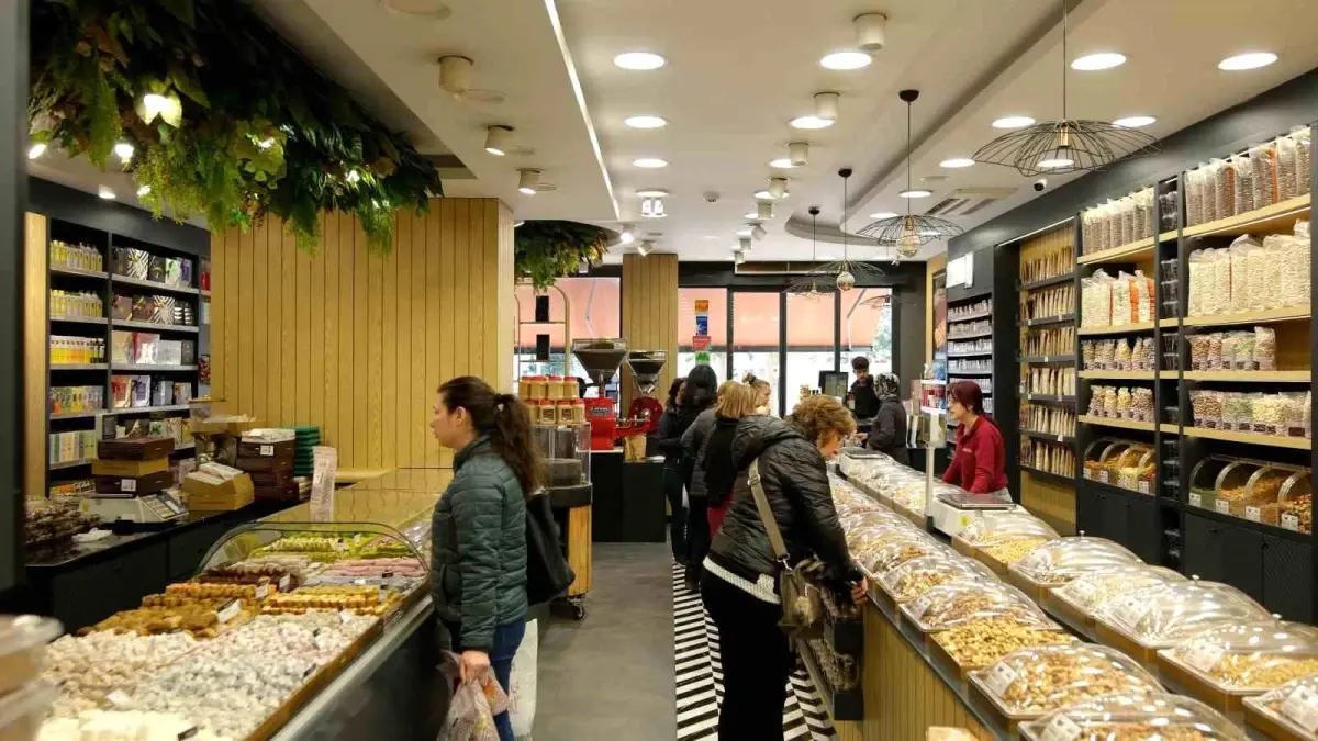 Adana\'da Kuru Yemişe Yoğun İlgi