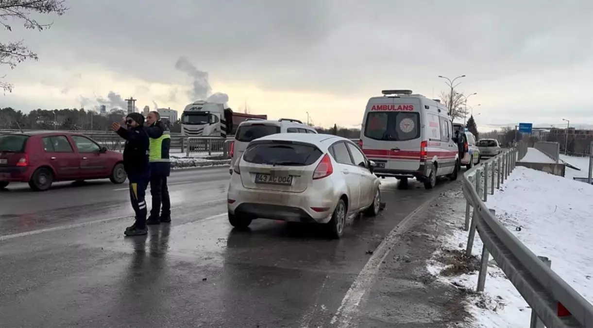 Tavşanlı\'da Buzlanma Kazası