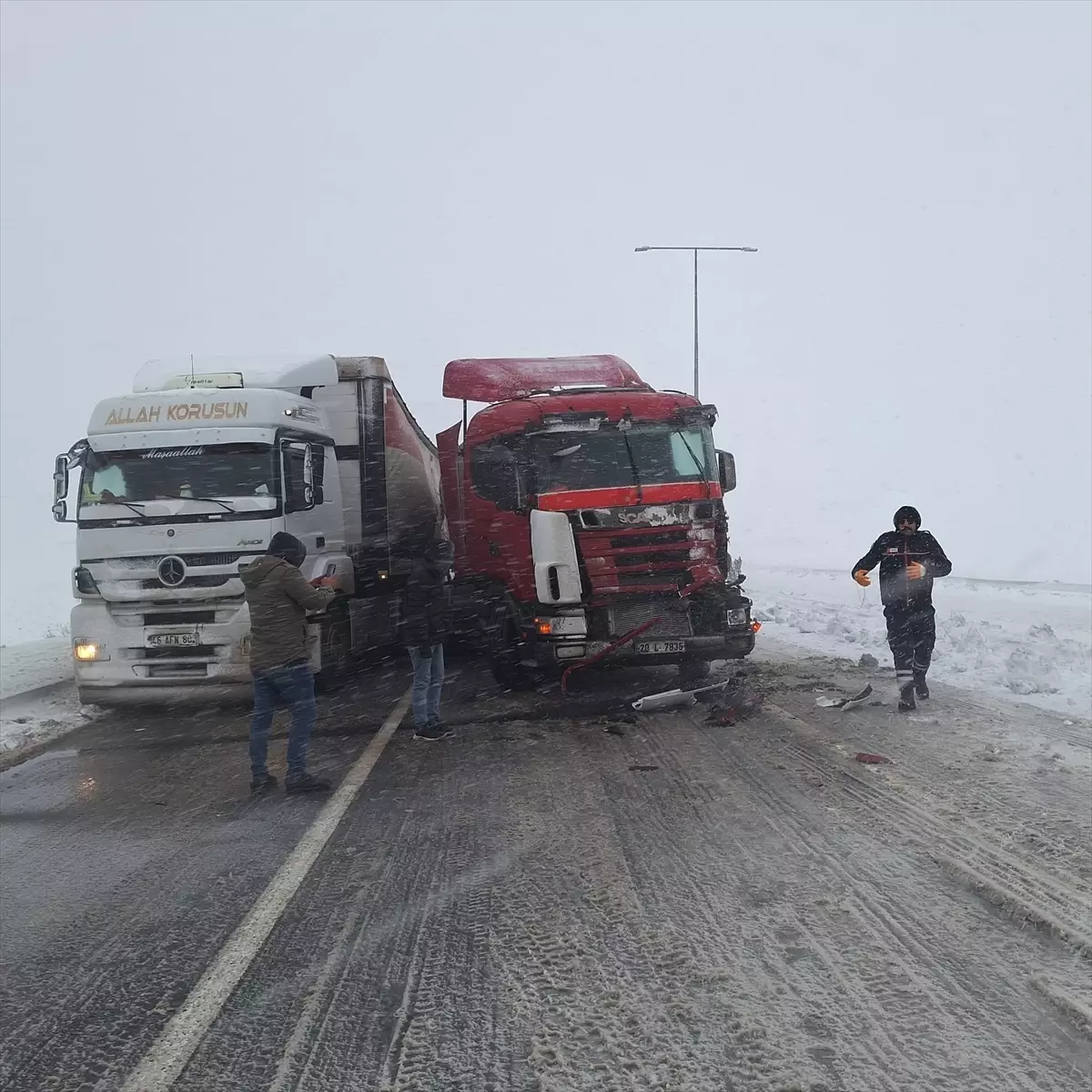 Kızıltepe\'de Tır ve Tanker Kazası: 1 Yaralı