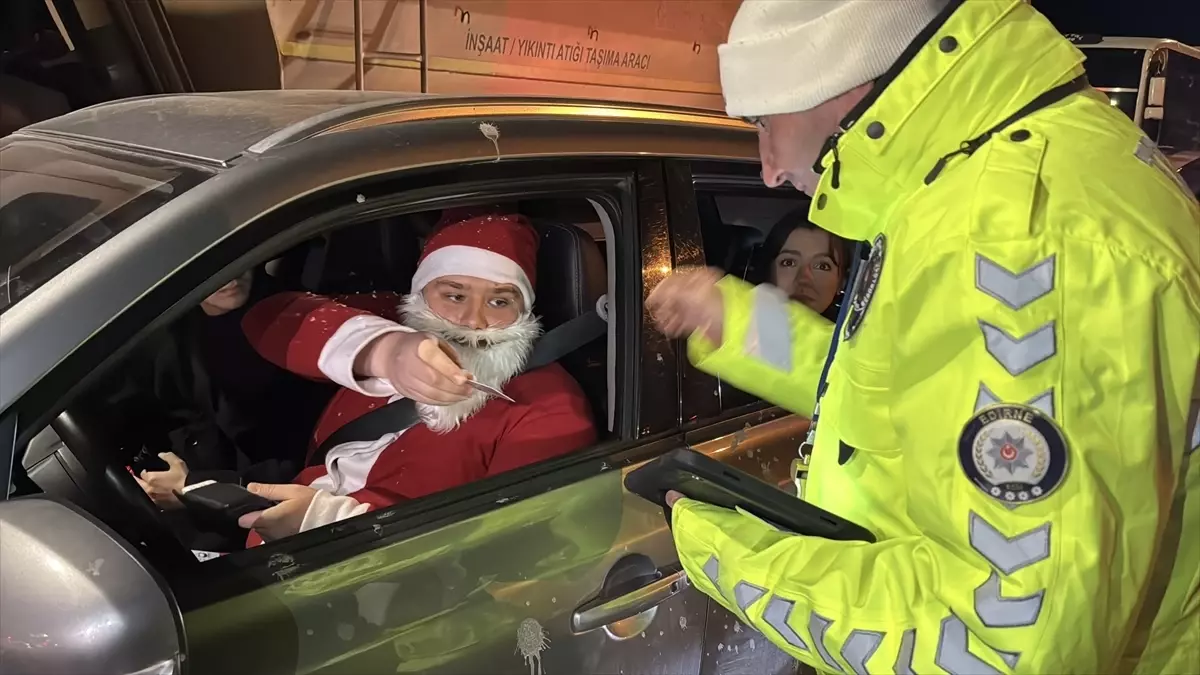 "Noel Baba" kostümlü sürücü Edirne\'de trafik uygulamasına takıldı