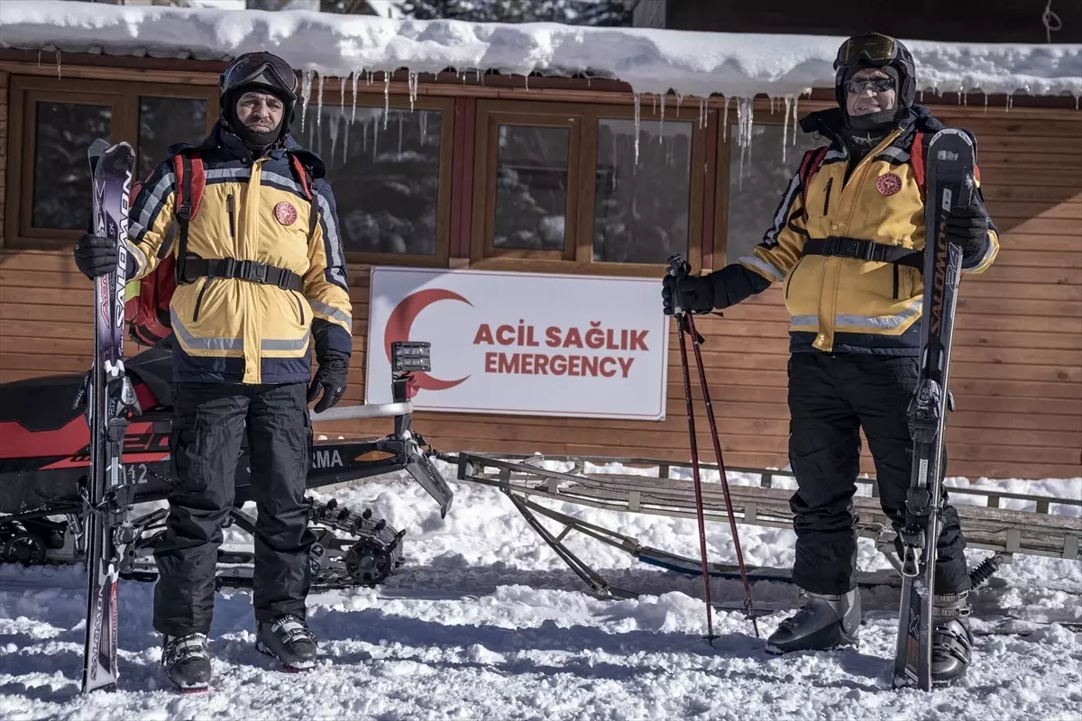 Palandöken\'de Kayaklı Sağlık Ekibi Kuruldu